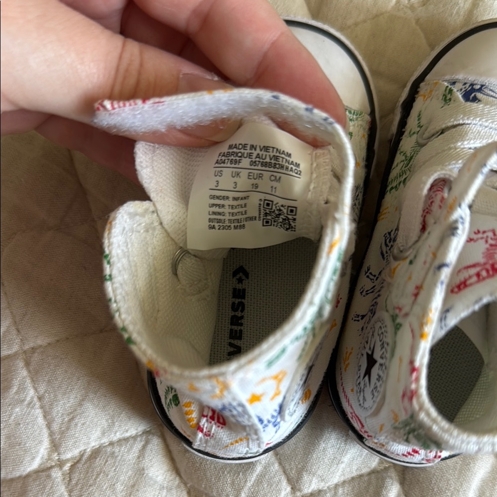 infant Converse dinosaur Sneakers Classic high top - NWOT - Picture 4 of 7